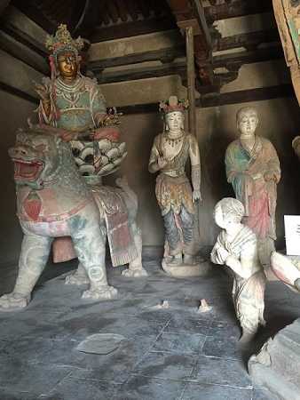 胁侍菩萨简介